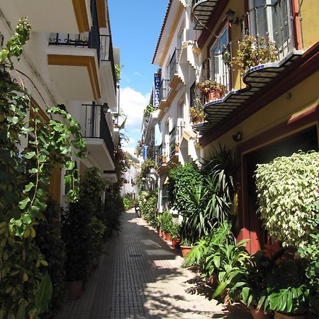 Hostal La Pilarica Marbella Bagian luar foto