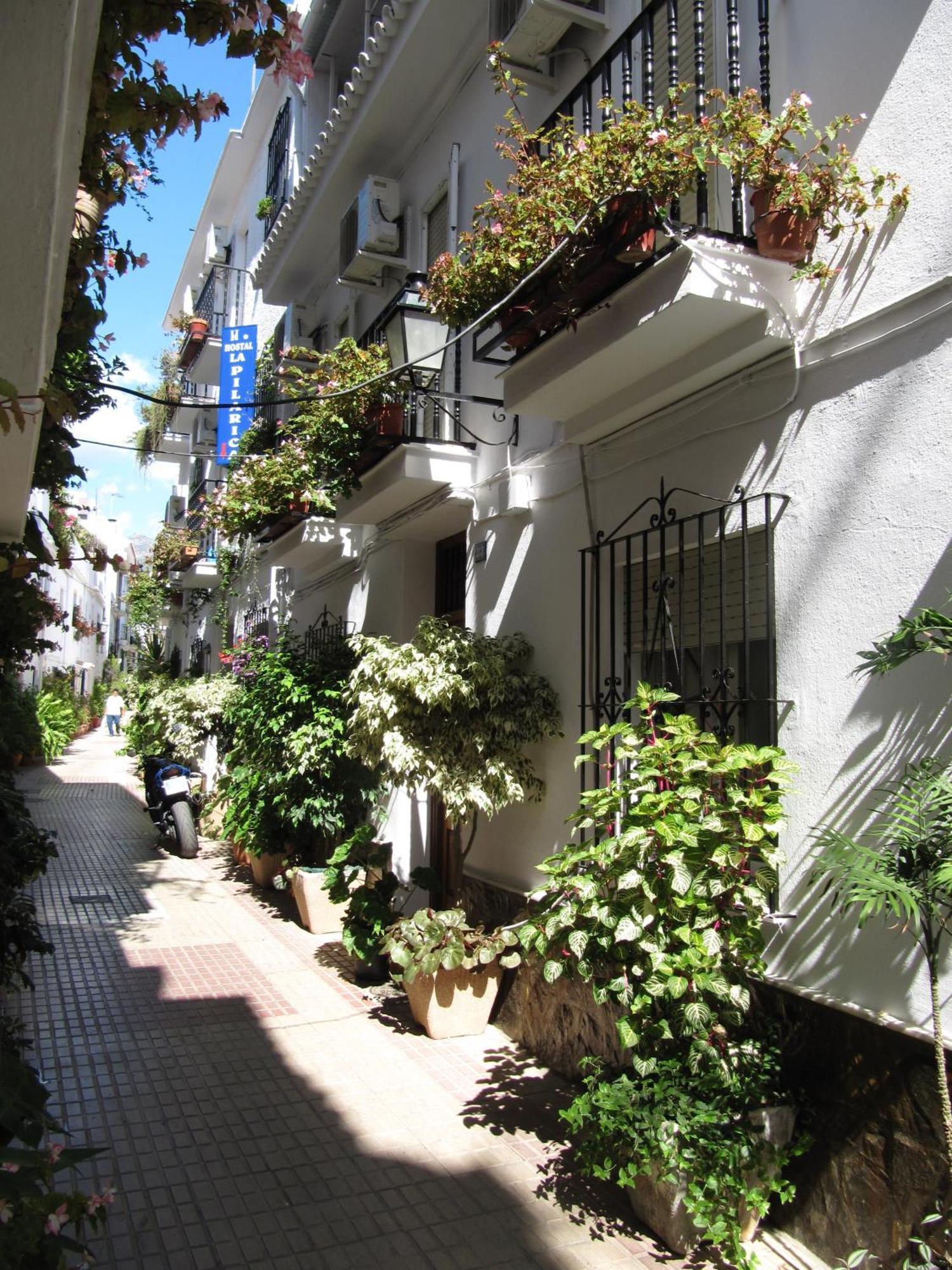 Hostal La Pilarica Marbella Bagian luar foto