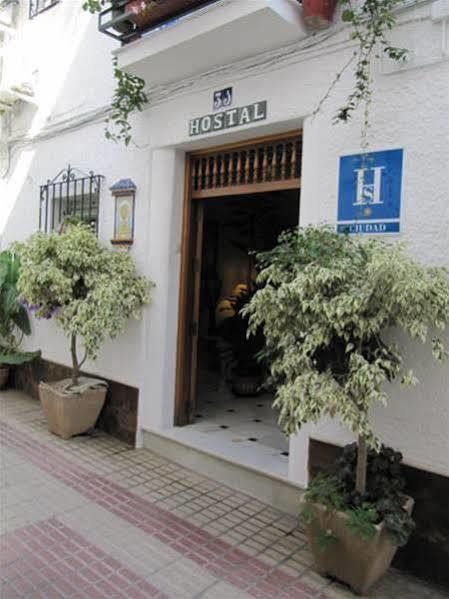 Hostal La Pilarica Marbella Bagian luar foto