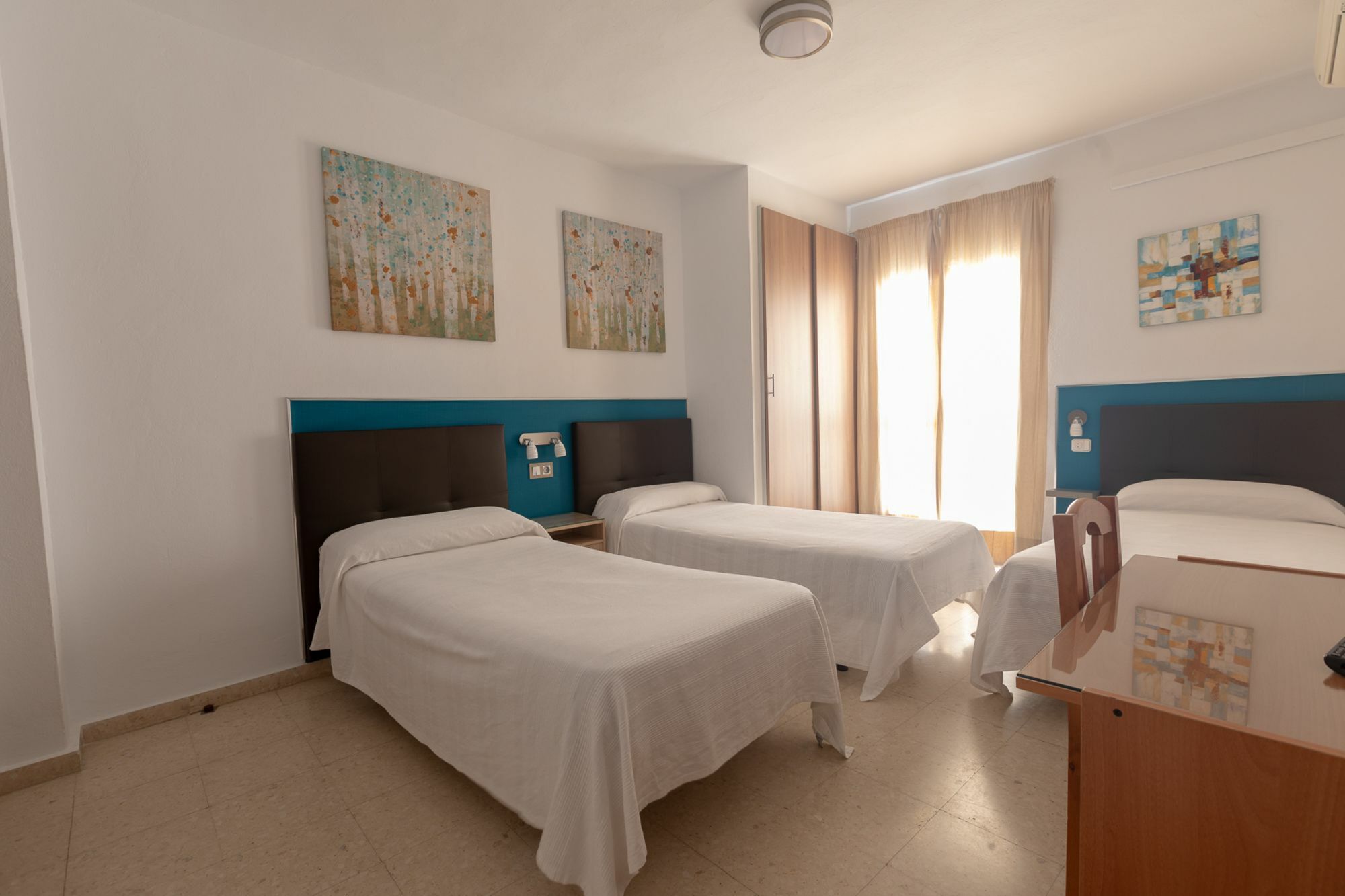 Hostal La Pilarica Marbella Bagian luar foto