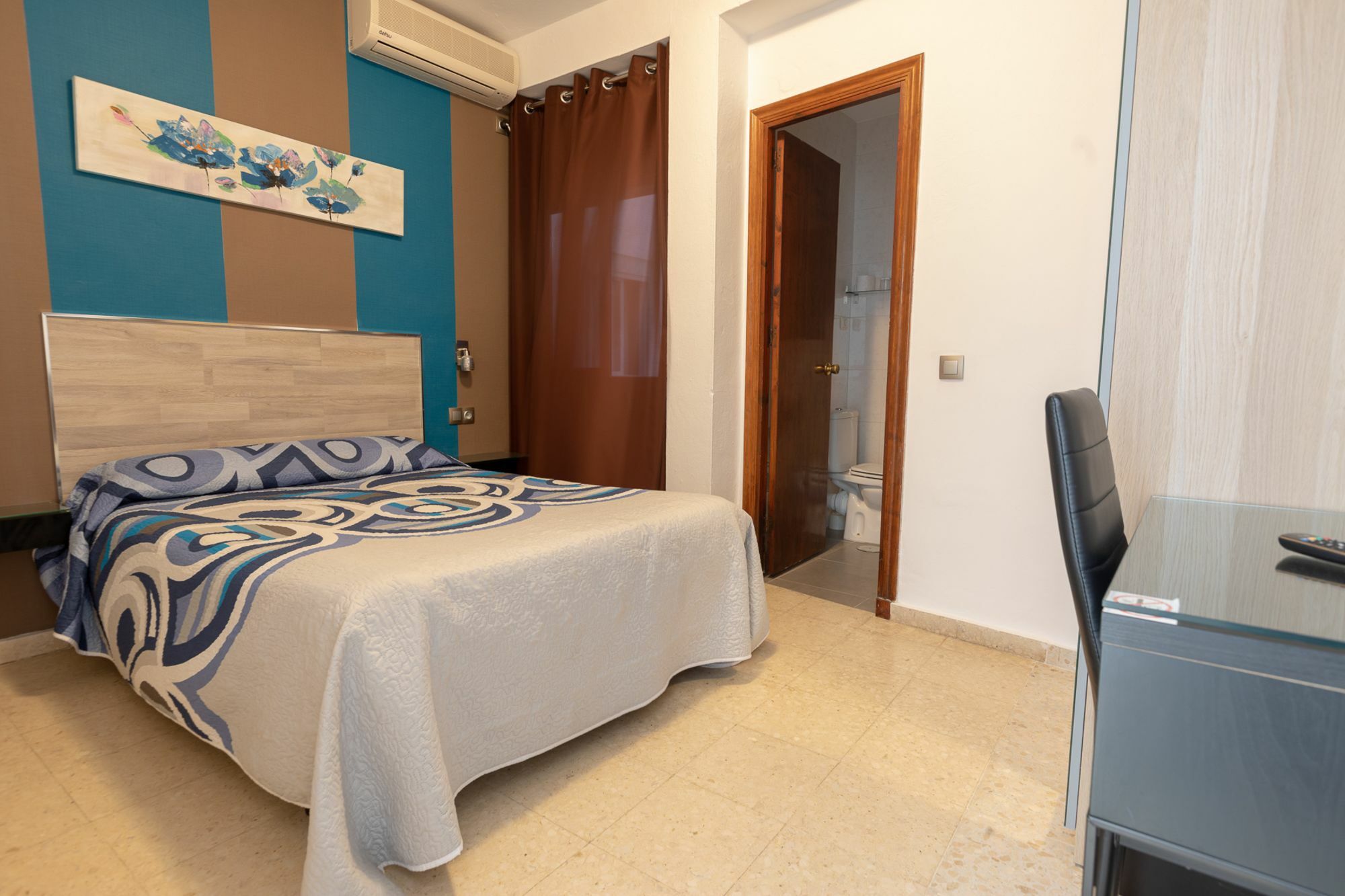 Hostal La Pilarica Marbella Bagian luar foto